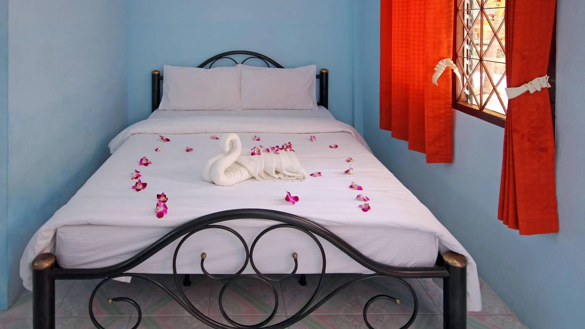 Gypsy Bungalow Ko Phi Phi 3*,  Thailand